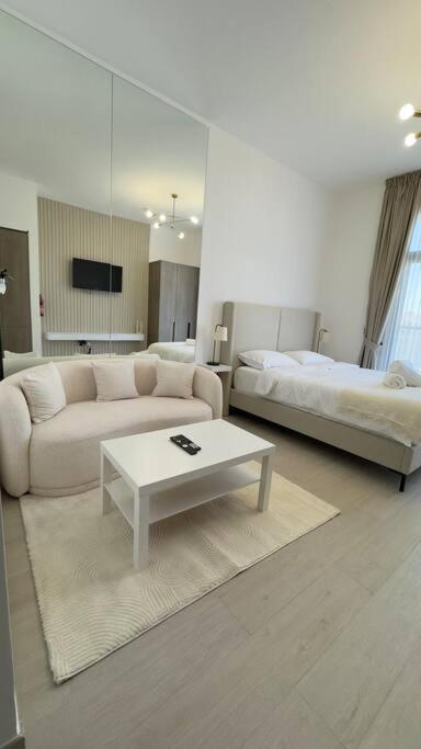 New! Modern Cosy Laya Heights Apartment Dubai