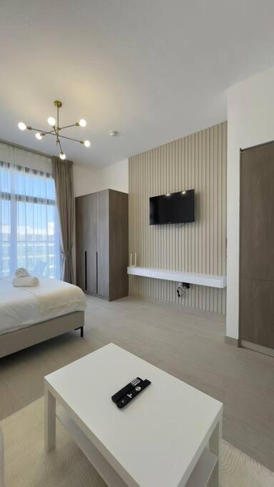 Apartment New! Modern Cosy Laya Heights Dubai