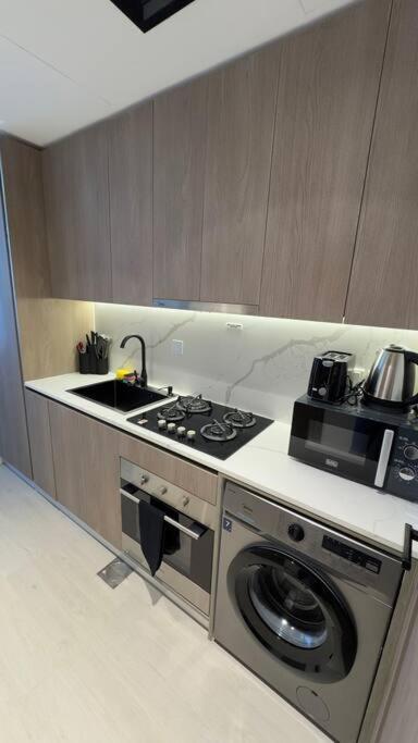 New! Modern Cosy Laya Heights Apartment Dubai